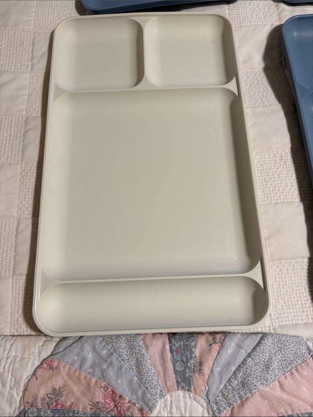 Tupperware Light Blue Four-Compartment Meal Tray - Picture 5 of 14